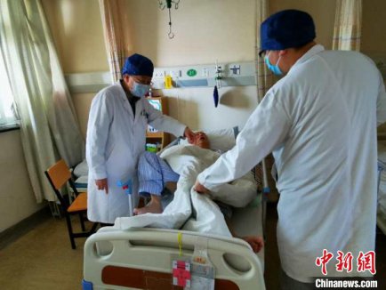 上海尝试中西医结合助帕金森病患者最大