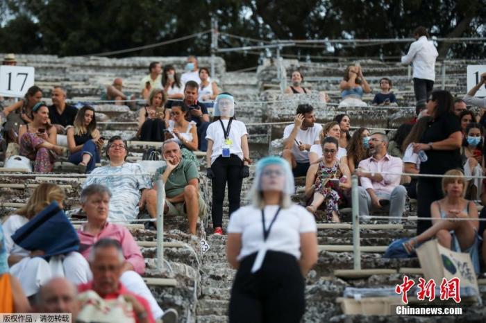 2020年7月，希腊古剧场首次向全球直播古典戏剧演出。