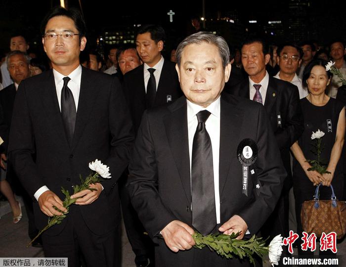资料图：韩国三星集团会长李健熙和其长子李在镕。